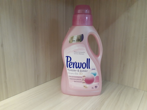 Течен перилен препарат Perwoll 1 литър