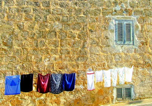Какви грешки допускаме , когато перем дрехите си